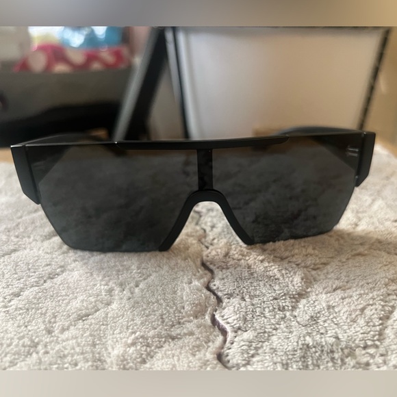 Burberry Sunglasses - Picture 5 of 6